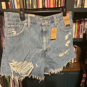Levi Distressed Mom jeans shorts NWT